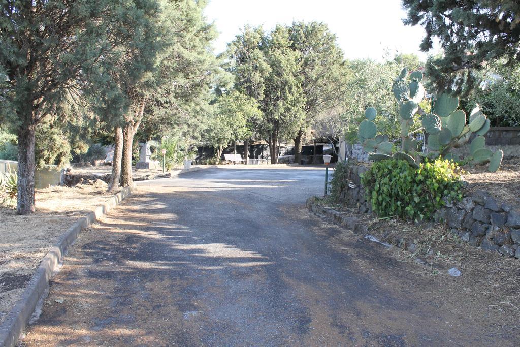 Casa Vacanza Etna ลิงกัวกลอสซา ภายนอก รูปภาพ