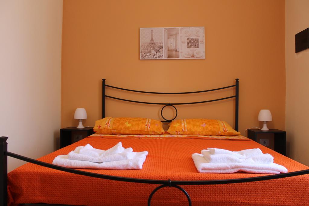 Casa Vacanza Etna ลิงกัวกลอสซา ภายนอก รูปภาพ
