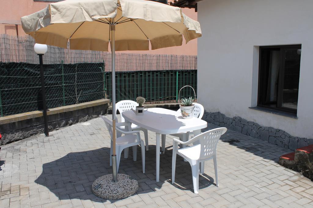 Casa Vacanza Etna ลิงกัวกลอสซา ภายนอก รูปภาพ